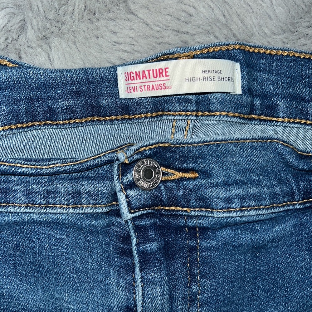 Levi High Rise Shorts - Picture 3 of 5